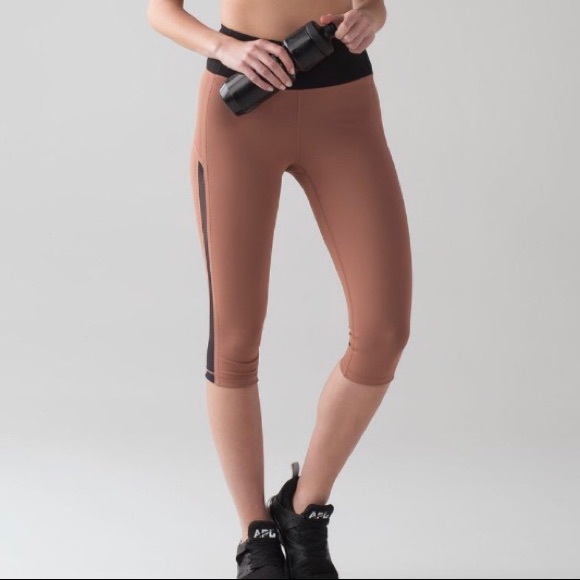 lululemon athletica Pants - Lululemon crop legging